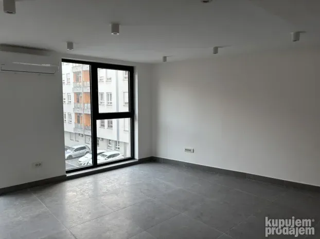 Izdavanje lokala 115M2 Zvezdara -Bulevar kod Kluza