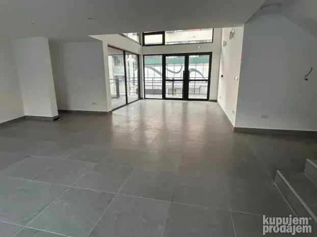 Izdavanje lokala 115M2 Zvezdara -Bulevar kod Kluza