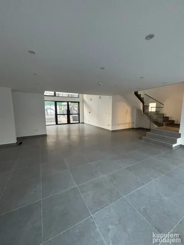 Izdavanje lokala 115M2 Zvezdara -Bulevar kod Kluza