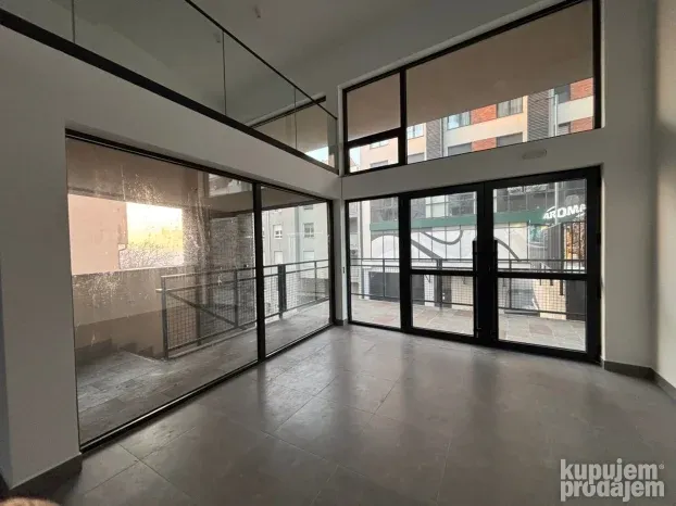 Izdavanje lokala 115M2 Zvezdara -Bulevar kod Kluza