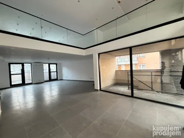 Izdavanje lokala 115M2 Zvezdara -Bulevar kod Kluza