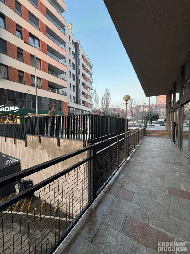 Izdavanje lokala 115M2 Zvezdara -Bulevar kod Kluza