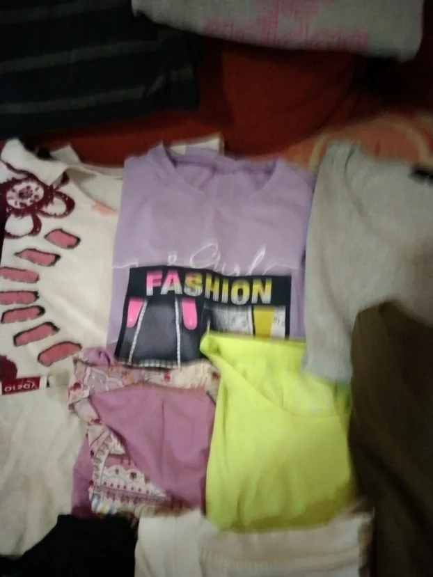 paket ženskih bluza dug rukav broj M mogućnost pola paketa