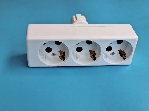 Trofazno monofazni razvodnik 3x16A/250V razdelnik