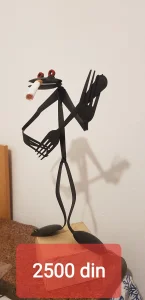 figure od metala i drveta