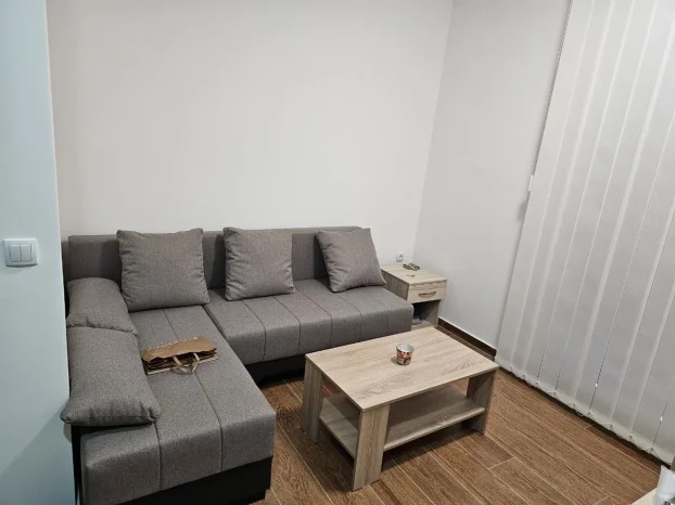 izdaje se stan i lokal u Indjiji