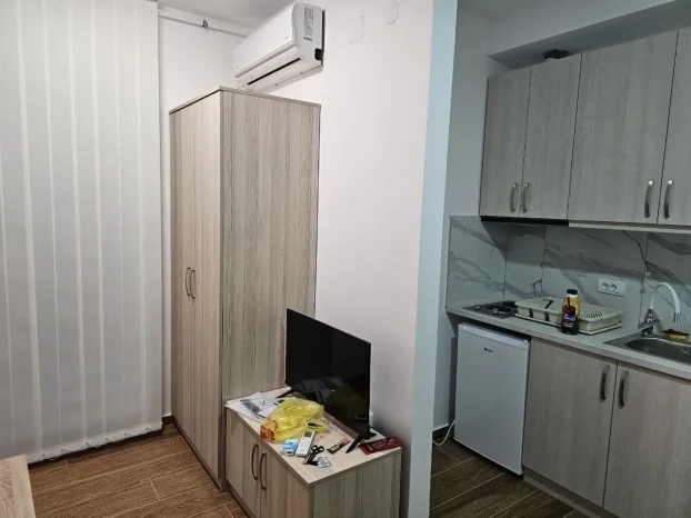 izdaje se stan i lokal u Indjiji