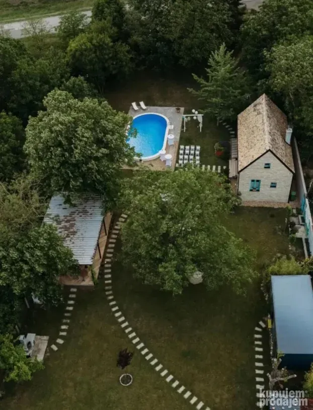 Bajkovita kuća, Čenej