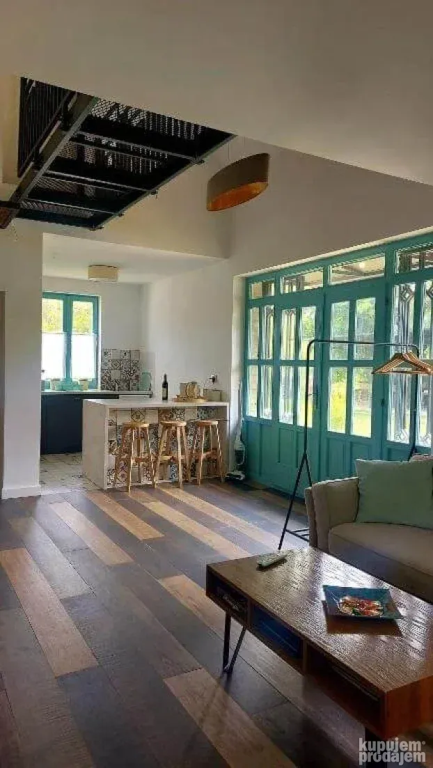 Bajkovita kuća, Čenej