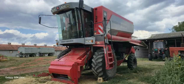 Kombajn Massey Ferguson 7256