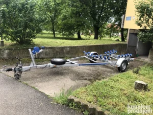 Kupujem prikolicu za camac