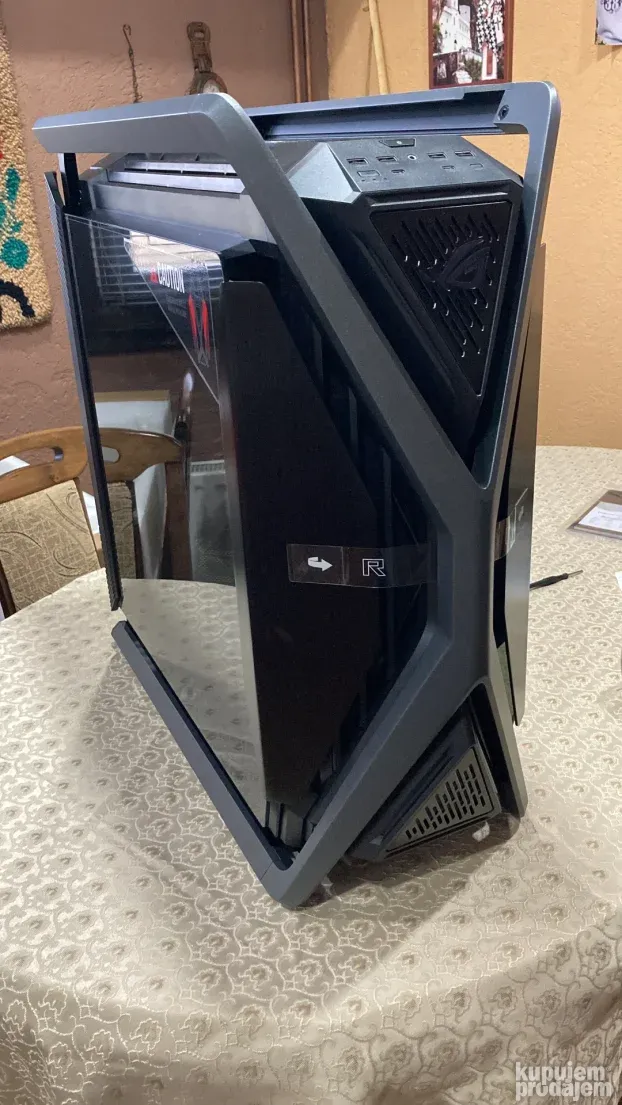 Asus ROG HYPERION GR701 kuciste + BESPLATAN POKLON