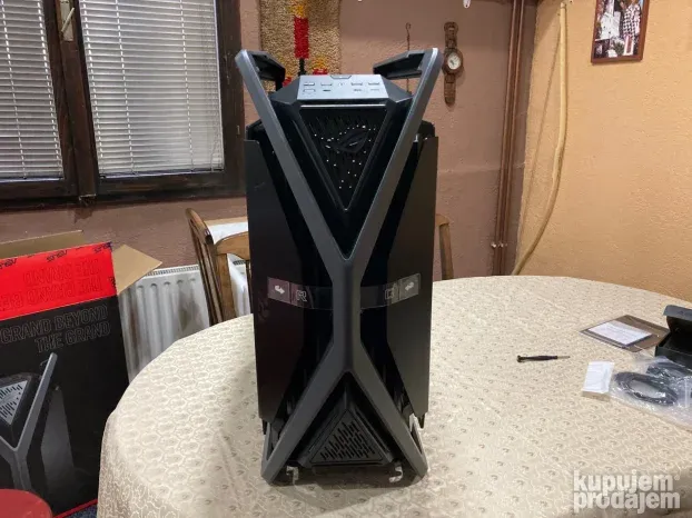 Asus ROG HYPERION GR701 kuciste + BESPLATAN POKLON