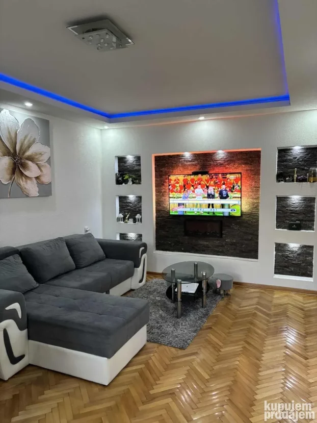 Cara Dusana, Medijana, dvoiposoban, 53 m²