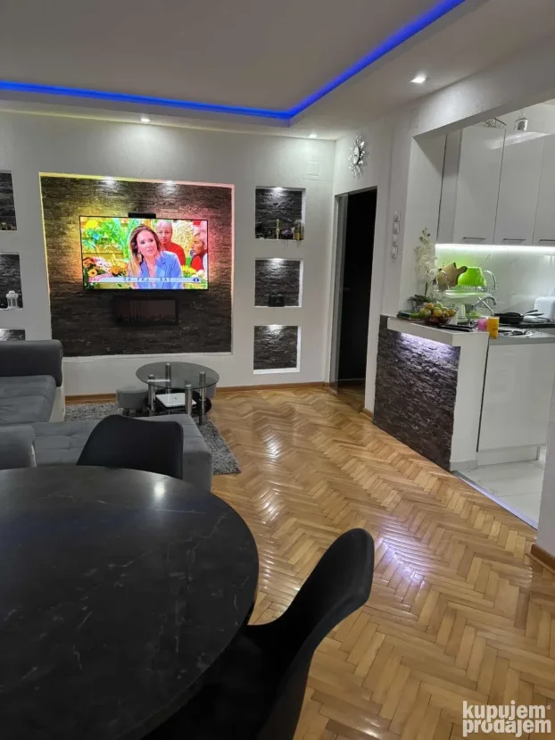 Cara Dusana, Medijana, dvoiposoban, 53 m²
