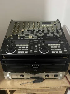 Na prodaju komplet profesionalne muzičke opreme