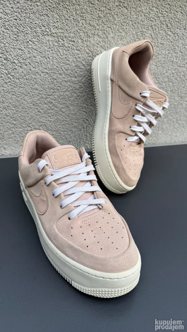 Sage Low Nike Air Force Suede Roze Nike Air Force Sage Lage