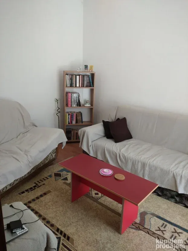 Izdaje se namešten 3.0 stan u blizini Filozofskog fakulteta