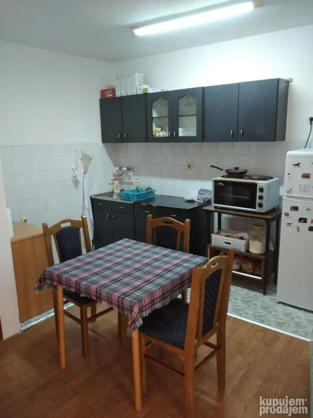 Izdaje se namešten 3.0 stan u blizini Filozofskog fakulteta