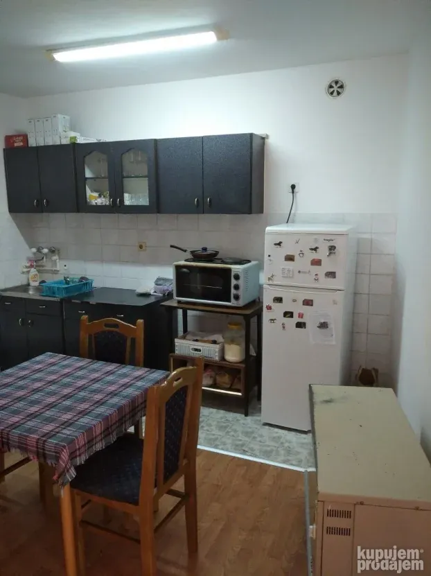 Izdaje se namešten 3.0 stan u blizini Filozofskog fakulteta