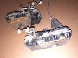 Centralna Brava PEUGEOT PEZO 307 Zadnja Leva Desna Vrata