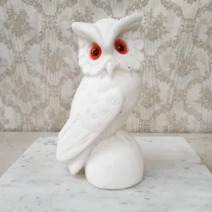 Figura sove od mlevenog mermera