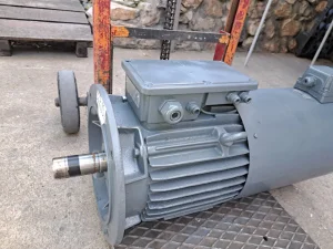Elektro motor 5,5 kw 1450 o/min sa kocnicom