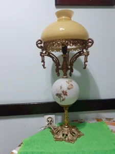 Velika lampa sa krem širmom fi 23