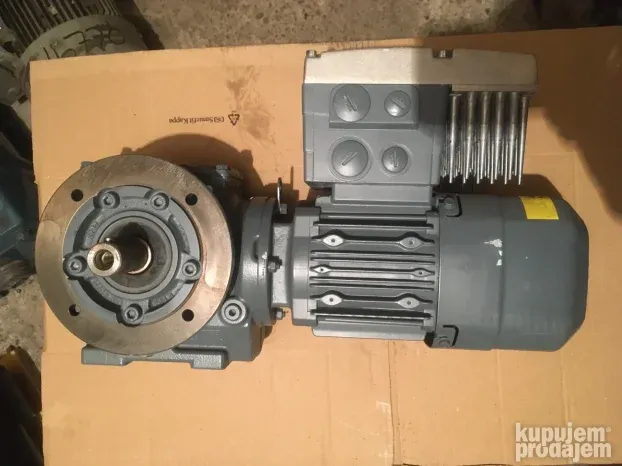 reduktor 0.37kw sa frekventnim regulatorom