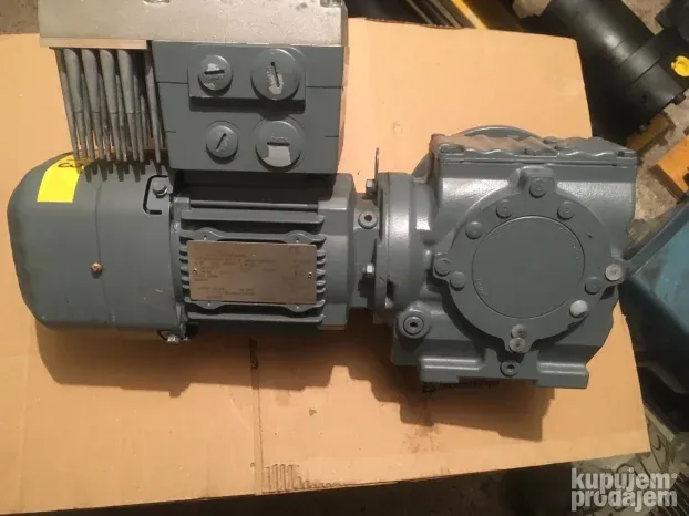 reduktor 0.37kw sa frekventnim regulatorom