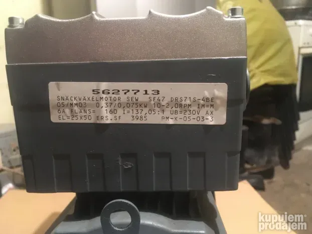 reduktor 0.37kw sa frekventnim regulatorom