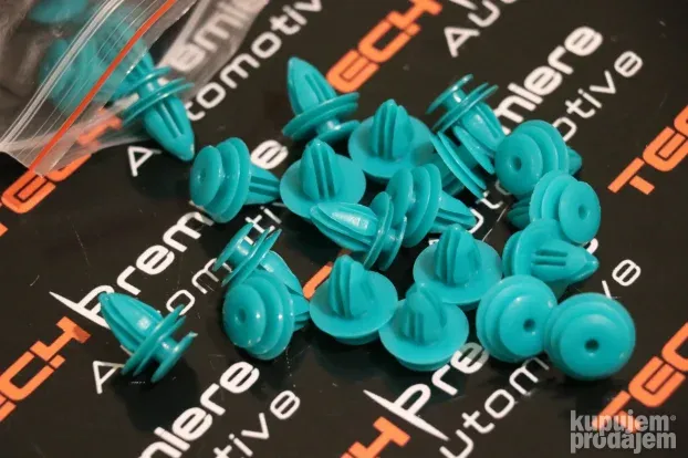 TOYOTA žabice lajsni plastika tapacira jasni branika