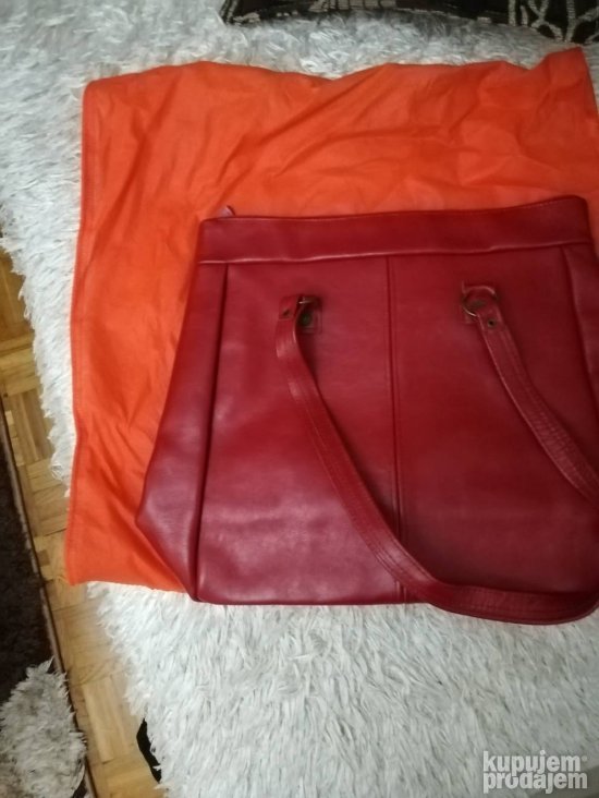 Crvena  lepa tasna plus poklon