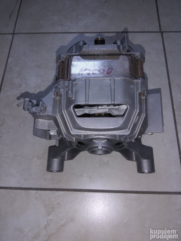 Motor za ves masinu Bosch