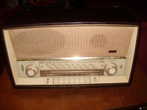 Stari radio GRUNDIG 2320