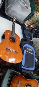 gitara akusticna yamaha c40 treba je sredjivati