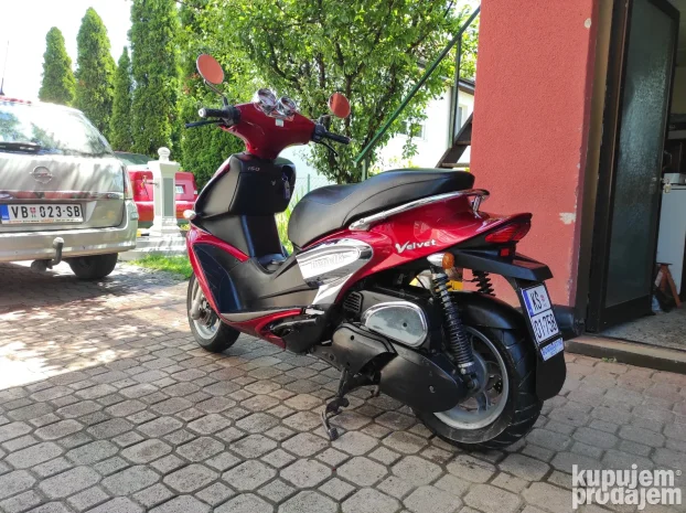 Skuter Benelli Velvet - Motor Yamaha