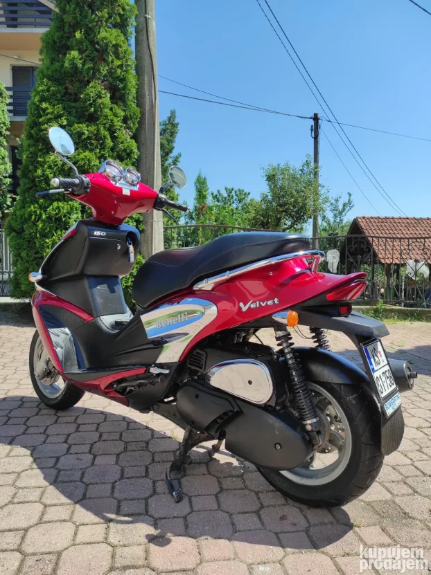 Skuter Benelli Velvet - Motor Yamaha