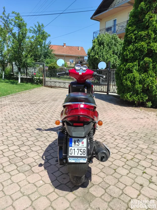 Skuter Benelli Velvet - Motor Yamaha