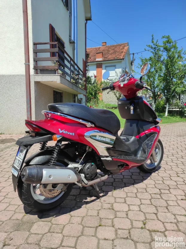 Skuter Benelli Velvet - Motor Yamaha
