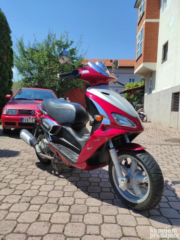 Skuter Benelli Velvet - Motor Yamaha