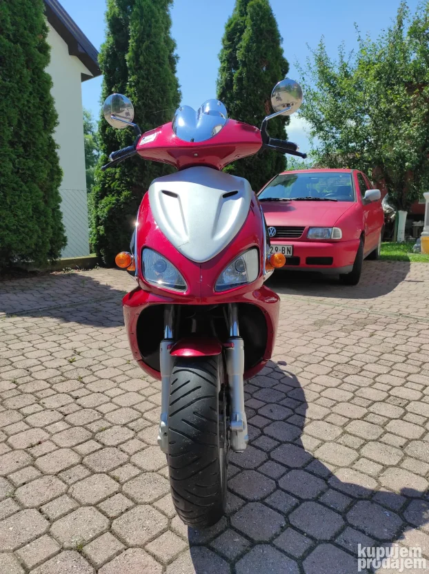 Skuter Benelli Velvet - Motor Yamaha