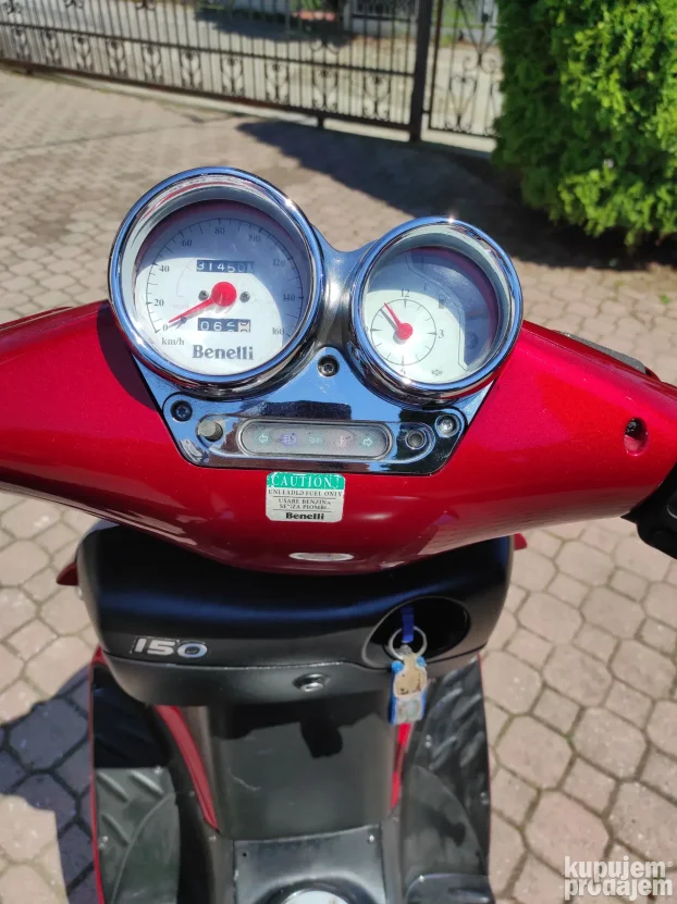 Skuter Benelli Velvet - Motor Yamaha