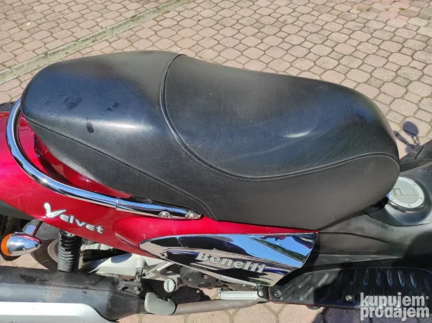 Skuter Benelli Velvet - Motor Yamaha