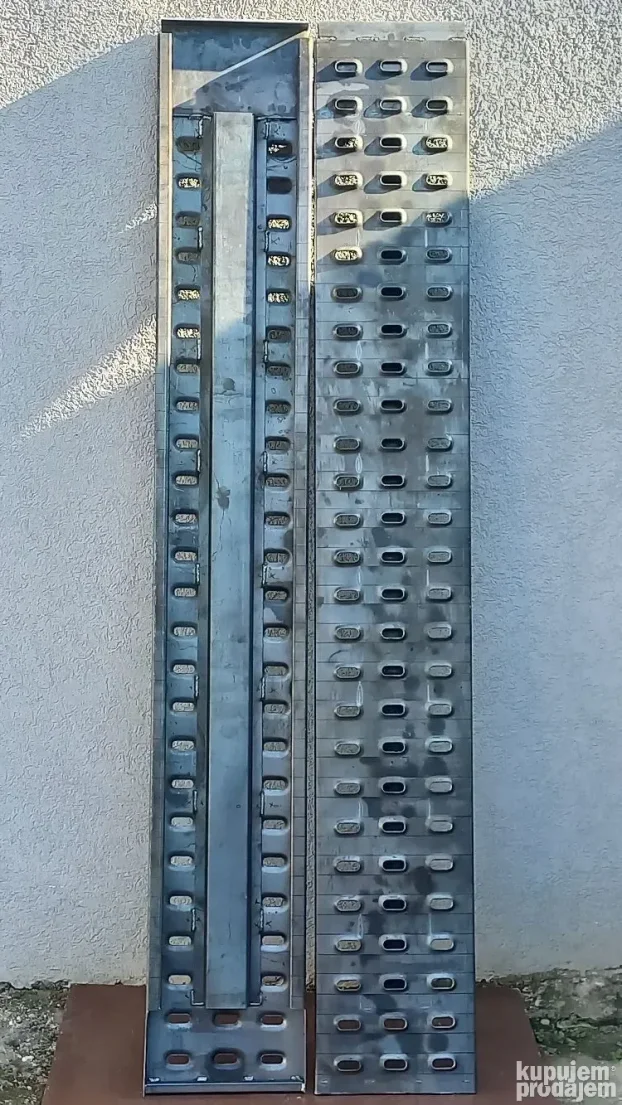Kamioni 7.5t Vitla hit cene 13 500libri perforirani limovi.
