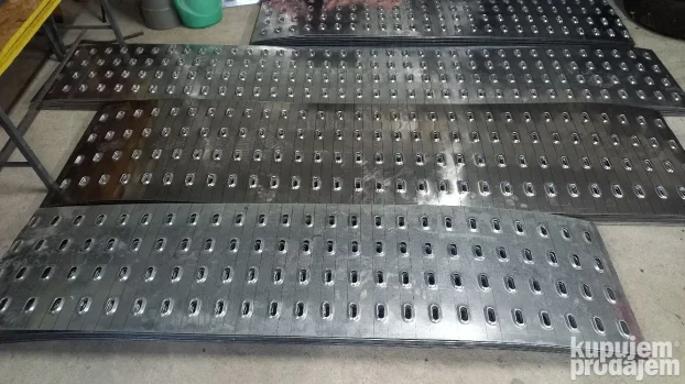 Kamioni 7.5t Vitla hit cene 13 500libri perforirani limovi.