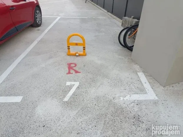 Petrovaradin,parking mesto,14m2