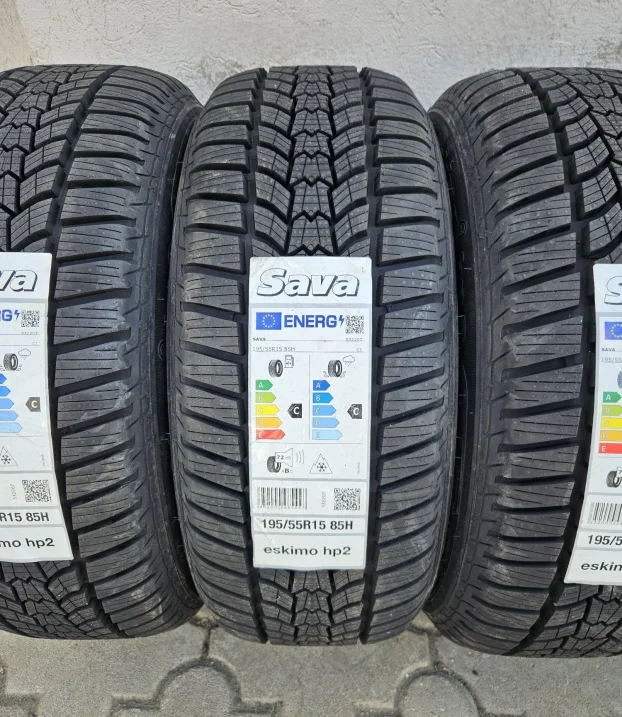 nove zimske gume 195/55 R15 Sava