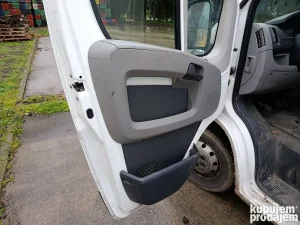 Pežo boxer 2.2hdi Kombi u odličnom stanju.