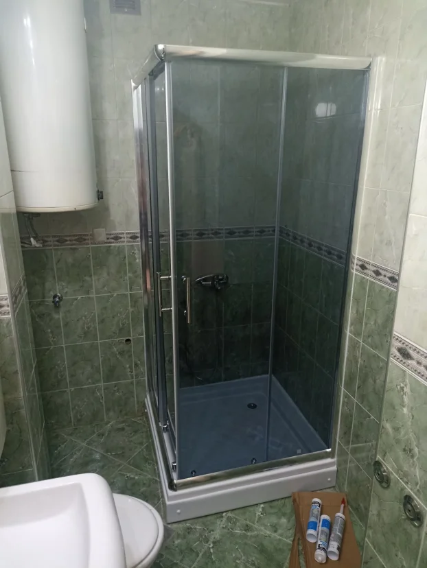 Montaža tuš kabina, kadica i paravana
